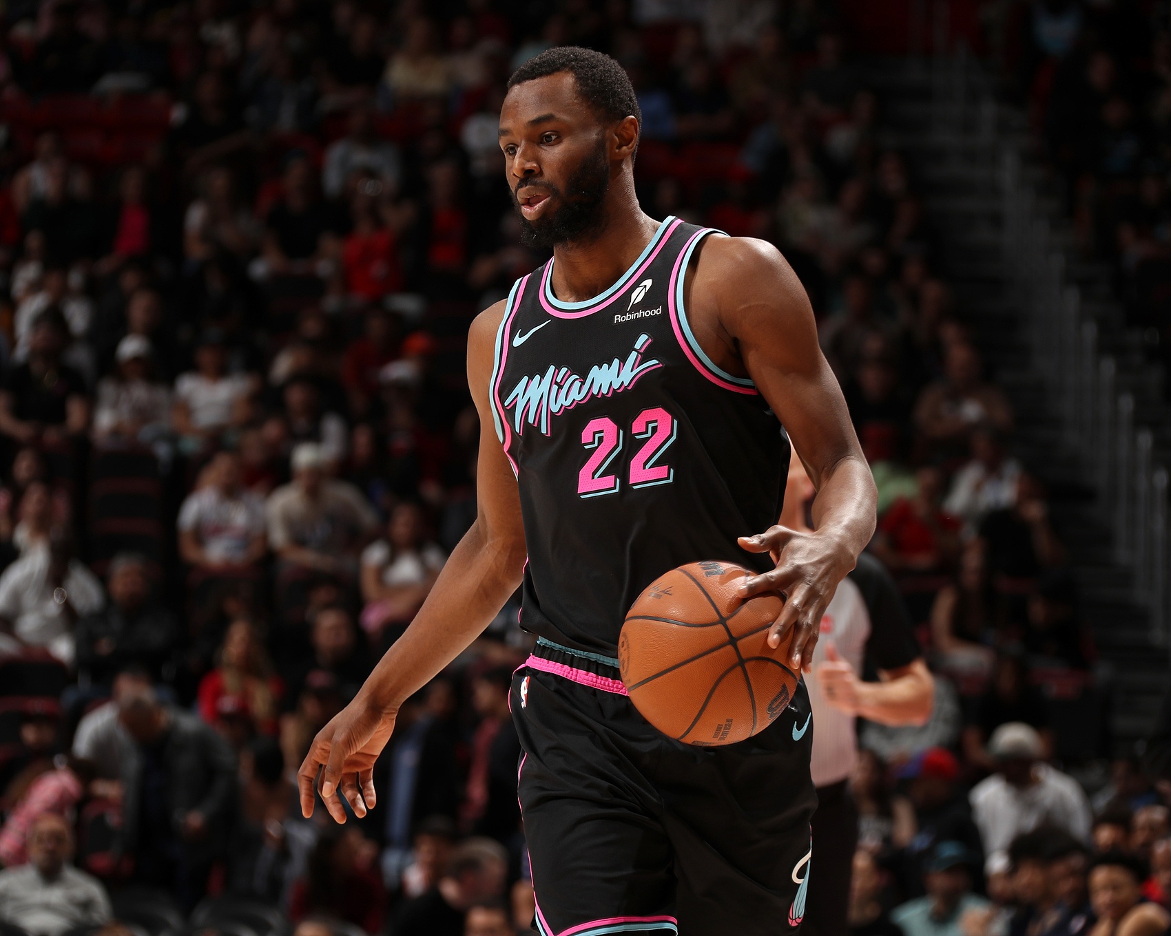 华体会官网-填满数据栏！维金斯半场7投4中&amp;三分4中3 得到11分2板1助2断1帽