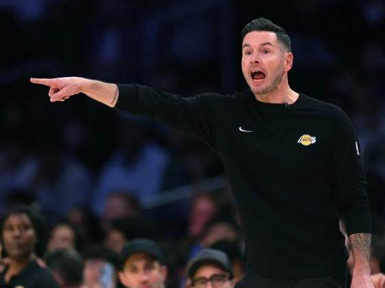 1745392342486011540.png 华体会官网下载-湖人防守极限反弹 雷迪克暴怒控场展现驾驭力