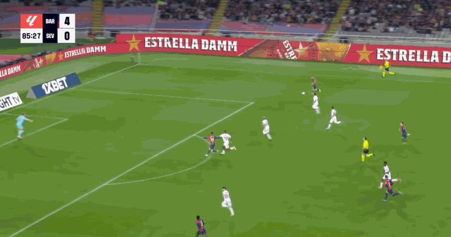 1729460826907059298.gif 华体会hth体育-【西甲】巴萨5比1塞维利亚,莱万梅开二度,加维复出