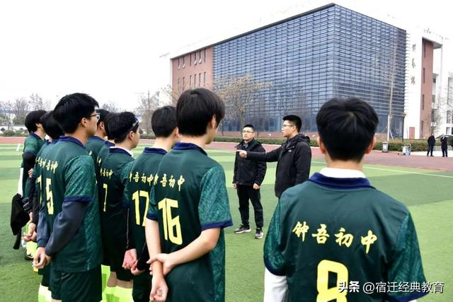 华体会官网下载-绿茵为媒，友谊搭桥——记钟吾初中校际足球交流赛|校园足球|队员|足球小将|三棵树|经开区_新浪体育_新浪新闻