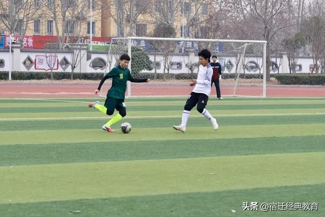 华体会官网下载-绿茵为媒，友谊搭桥——记钟吾初中校际足球交流赛|校园足球|队员|足球小将|三棵树|经开区_新浪体育_新浪新闻