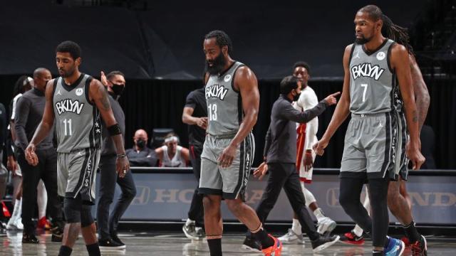 华体会官网-【观察】季中换巨星难夺冠？近27年没人打破定律