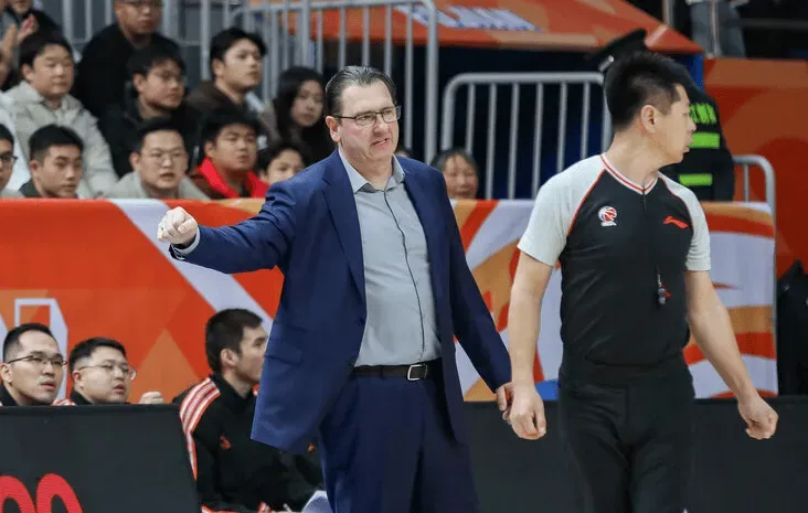 华体会官方网站-凯撒：上半场我们一度追到10分以内，但确实是实力有差距