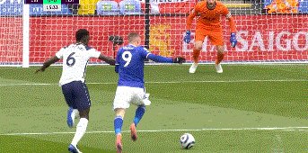 1621785325004080584.gif 华体会官网-【英超】凯恩传射 贝尔2球逆转 莱斯特2比4无缘欧冠